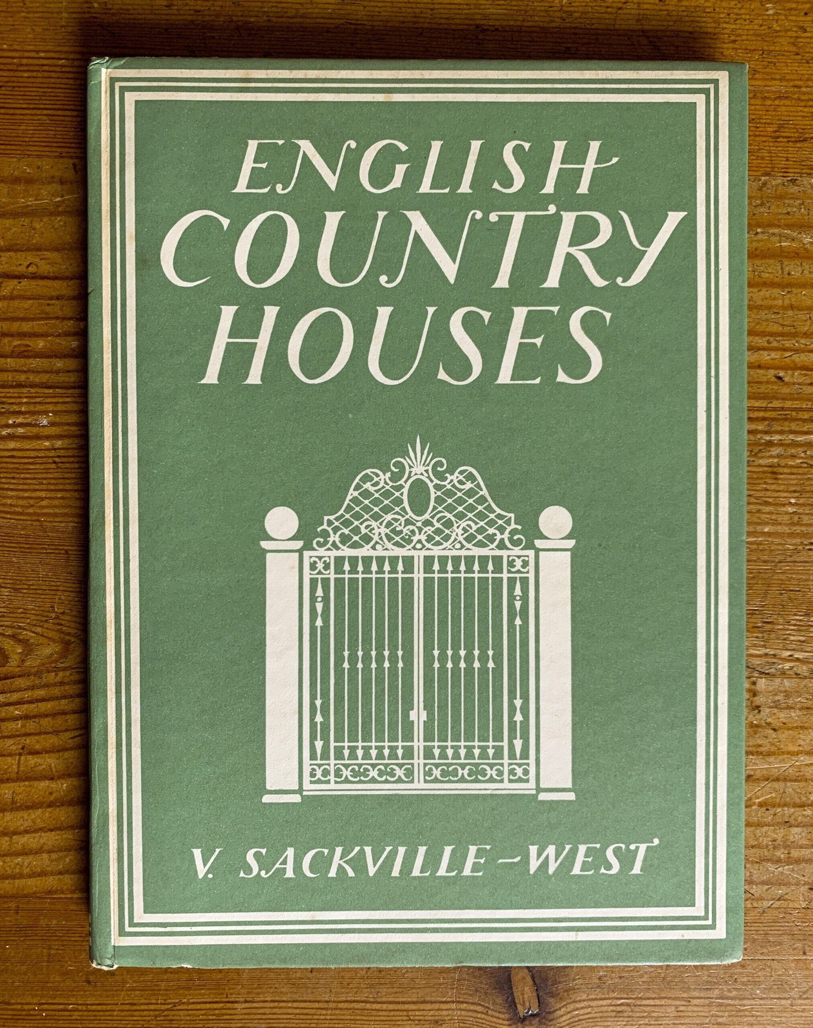 English Country Houses - Vita Sackville-West - Britain in Pictures 4 English Country Houses - Vita Sackville-West - Britain in Pictures - Image 4